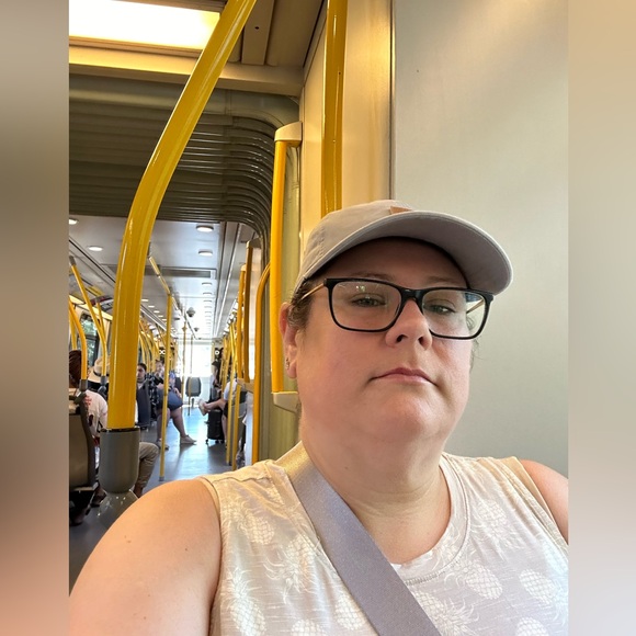 Meet your Posher, Lorraine - Picture 3 of 4